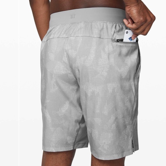 Lululemon T.H.E. Short 11”Size Medium 
Illusion White Light Cast - Picture 11 of 11